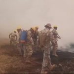 bombeiros,-policiais-e-militares-se-unem-para-combater-incendios-na-bolivia