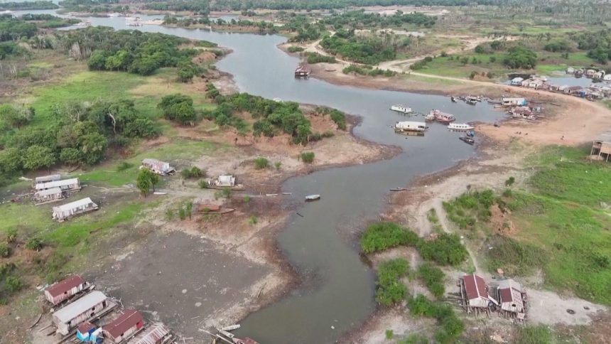 nivel-do-rio-negro-cai-3-metros-em-setembro-e-se-aproxima-de-minima-historica