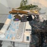 pm-apreende-armas,-drogas-e-pes-de-maconha-em-operacao-no-interior-de-vereda