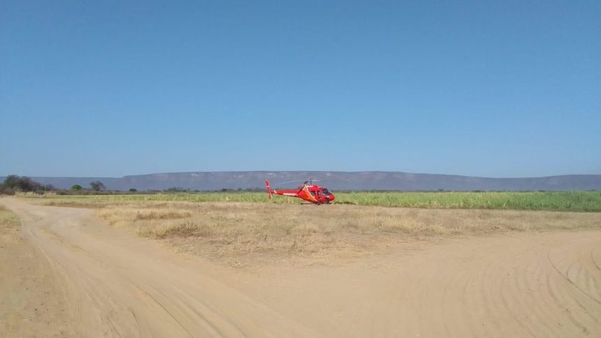 ha-30-dias-em-chamas,-oeste-baiano-recebe-apoio-de-helicoptero-dos-bombeiros