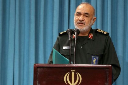 chefe-militar-iraniano-diz-que-israel-tera-“resposta-esmagadora”,-segundo-agencia