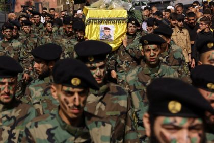 ataque-em-beirute-matou-“cerca-de-10-comandantes”-do-hezbollah,-diz-israel