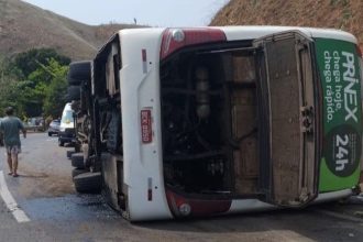 onibus-com-time-de-futebol-americano-tomba-e-mata-3-pessoas-na-dutra