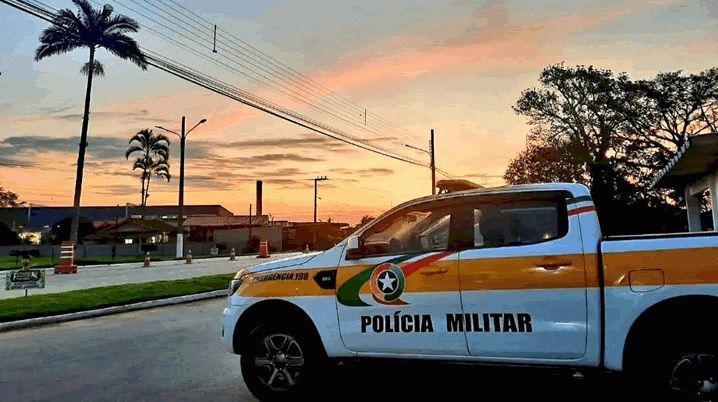 crianca-morre-apos-ser-esquecida-dentro-de-carro-em-sc;-policia-investiga