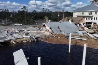 furacao-helene,-agora-uma-depressao-tropical,-deixa-rastro-de-destruicao-nos-eua