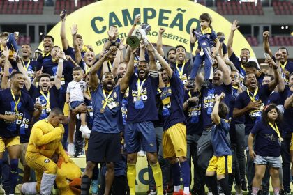 retro-supera-anapolis-e-fica-com-titulo-da-serie-d-do-brasileiro