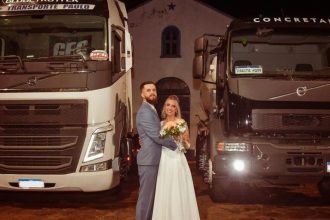 saiba-quem-e-a-“pakita-caminhoneira”,-que-casou-chegando-em-uma-betoneira-truck