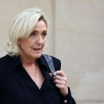 le-pen-enfrenta-julgamento-por-suposto-uso-indevido-de-fundos-da-uniao-europeia