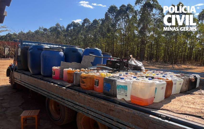 policia-apreende-5-mil-litros-de-combustiveis-armazenados-de-forma-irregular-em-mg