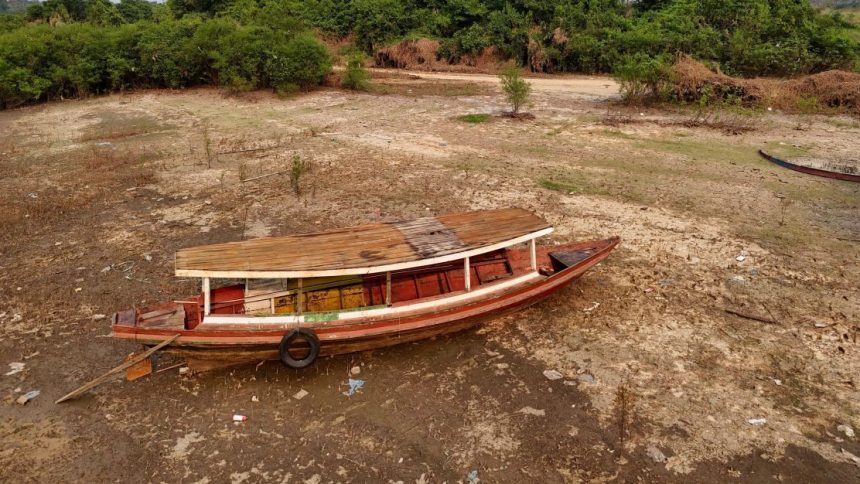 rio-negro-atinge-a-maior-seca-de-sua-historia