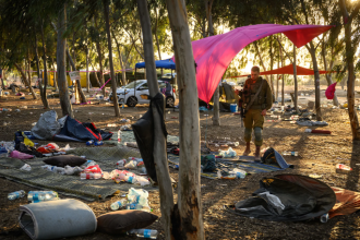 familias-de-vitimas-do-hamas-fazem-ato-pela-memoria-de-mortos-em-festival