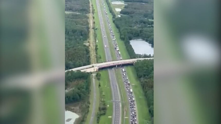 moradores-da-florida-congestionam-estradas-fugindo-do-furacao-milton