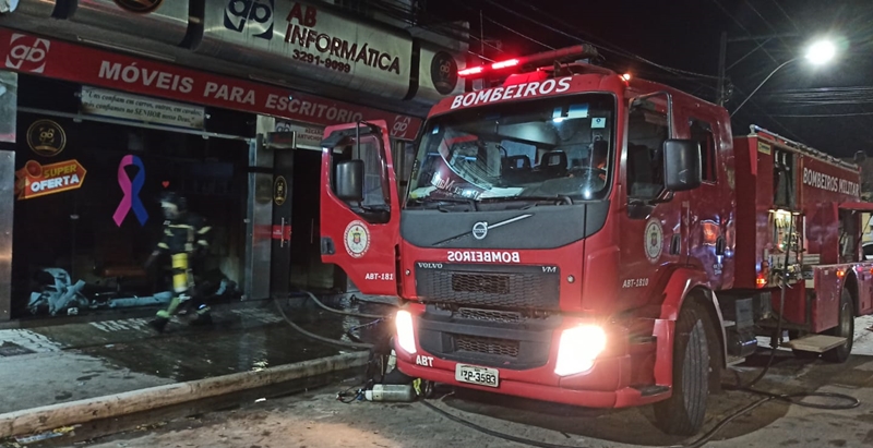 urgente:-incendio-atinge-loja-no-centro-de-teixeira-de-freitas