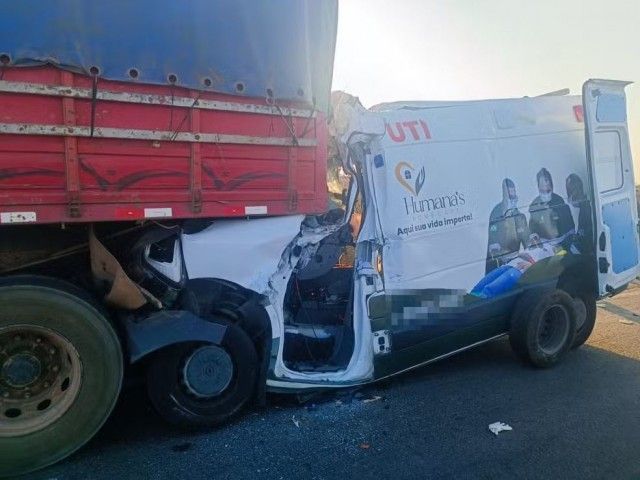 quatro-pessoas-morrem-em-colisao-entre-ambulancia-e-caminhao-na-bahia