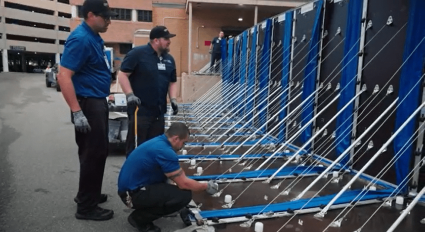 hospital-de-tampa-instala-parede-contra-inundacoes-a-espera-do-furacao-milton