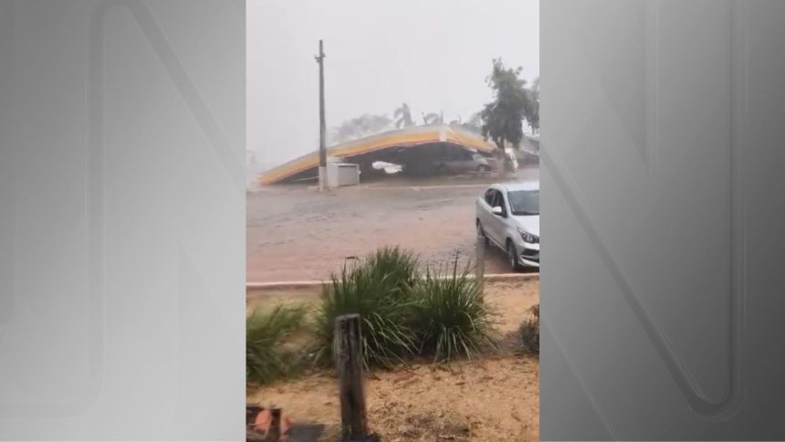 cidade-em-mg-e-atingida-por-vendaval-e-posto-de-combustivel-desaba;-veja-imagens