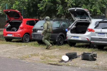 policia-encontra-carros-abandonados-com-explosivos-na-zona-oeste-do-rio