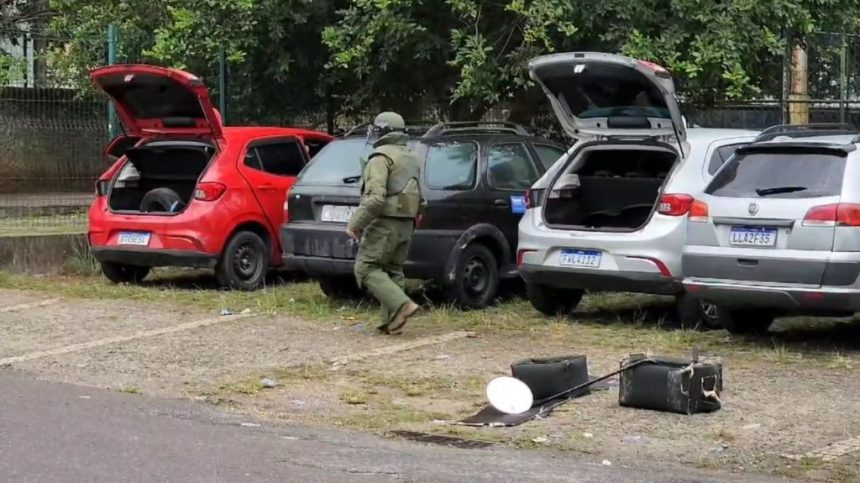 policia-encontra-carros-abandonados-com-explosivos-na-zona-oeste-do-rio