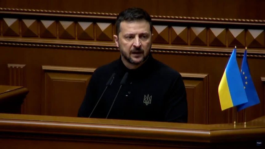 zelensky-revela-“plano-de-vitoria”-enquanto-ucrania-enfrenta-momento-precario