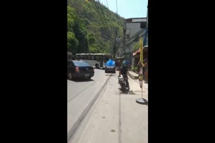 criminosos-tomam-onibus-para-fazer-barricada-no-rj;-veja-videos