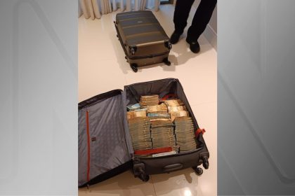 pf-apreende-r$-5-milhoes-em-mala-durante-operacao-de-contrabando-de-cigarro