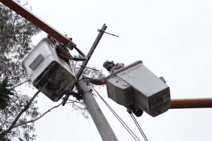 cinco-dias-apos-chuva,-74-mil-clientes-ainda-estao-sem-energia-em-sp