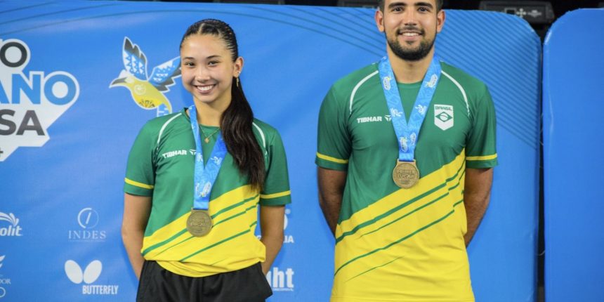 giulia-takahashi-e-guilheme-teodoro-sao-ouro-no-pan-de-tenis-de-mesa