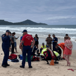 pai-e-filho-se-afogam-em-praia-de-bombinhas-(sc);-crianca-segue-desaparecida