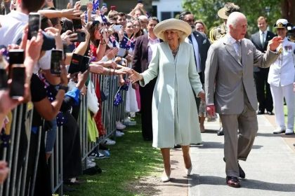 rei-charles-iii-e-rainha-camila-visitam-igreja-na-australia