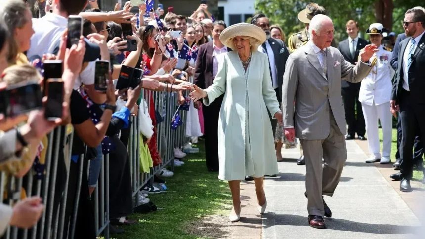 rei-charles-iii-e-rainha-camila-visitam-igreja-na-australia