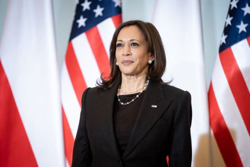 kamala-harris-comemora-aniversario-de-60-anos-com-visita-a-igrejas-em-meio-a-campanha