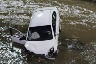 motorista-morre-apos-cair-com-carro-dentro-de-rio-no-abc-paulista