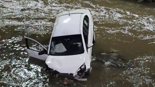 motorista-morre-apos-cair-com-carro-dentro-de-rio-no-abc-paulista