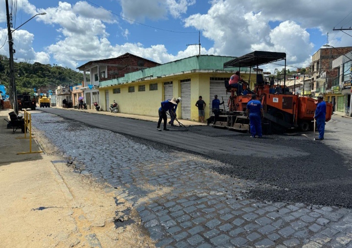 ibirataia:-prefeito-eleito-sandro-futuca-consegue-asfalto-para-o-distrito-de-algodao-antes-mesmo-de-assumir-o-mandato