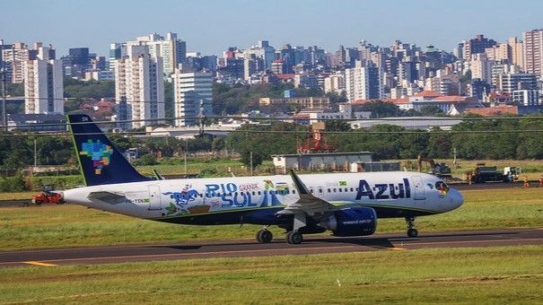 veja-imagens-da-reabertura-do-aeroporto-de-porto-alegre,-que-ficou-fechado-por-5-meses