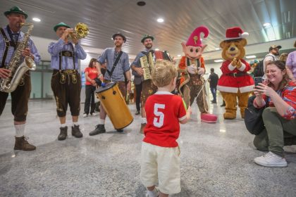 clima-de-festa-marca-reabertura-do-aeroporto-salgado-filho,-em-porto-alegre