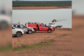 familia-de-turistas-nada-1,5-km-para-se-salvar-apos-naufragio-de-lancha-em-mg