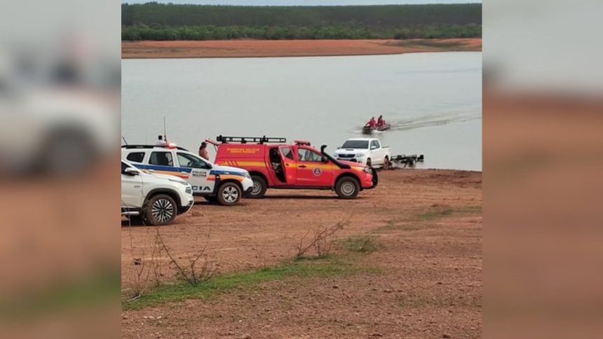 familia-de-turistas-nada-1,5-km-para-se-salvar-apos-naufragio-de-lancha-em-mg