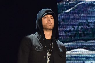 eminem-fara-rara-aparicao-em-comicio-com-obama-para-pedir-voto-a-kamala