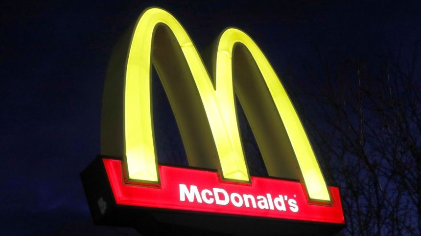 surto-de-bacteria-relacionado-ao-mcdonald’s-mata-uma-pessoa-nos-eua