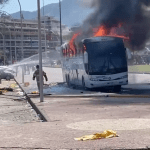 torcedores-do-penarol-sao-conduzidos-para-cidade-da-policia;-castro-diz-que-eles-serao-“escoltados-para-fora-do-rj”