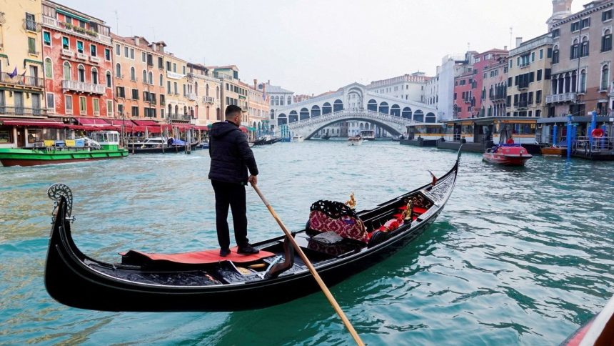 veneza-aumenta-numero-de-dias-do-ano-em-que-turistas-ficam-sujeitos-a-taxa-de-visitacao