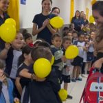 video:-aluno-vence-cancer-e-ganha-surpresa-dos-amigos-ao-voltar-para-escola