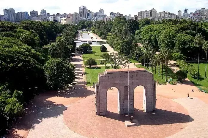 corpo-de-mulher-e-encontrado-carbonizado-em-parque-de-porto-alegre- 