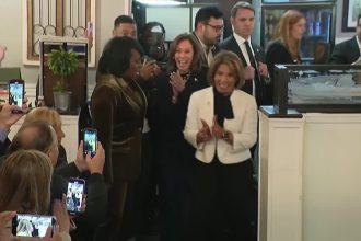 kamala-harris-corteja-eleitores-negros-e-latinos-na-pensilvania