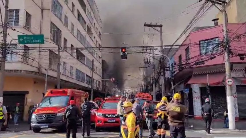 telhado-de-shopping-atingido-por-incendio-em-sp-entra-em-colapso,-diz-defesa-civil