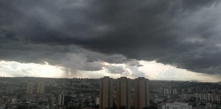 brasil-tem-alerta-para-chuvas-neste-fim-de-semana:-veja-previsao-por-regiao