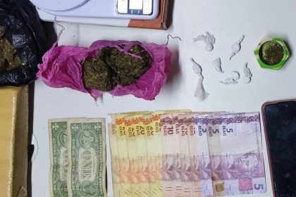 ubata:-pm-prende-suspeito-com-cerca-de-1kg-de-maconha-e-cocaina-no-popular