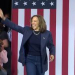 kamala-harris-apela-a-cristaos-e-arabes-americanos em-comicio-no-michigan