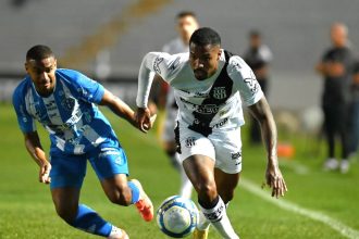 serie-b:-paysandu-supera-ponte-preta-de-virada-por-2-a-1